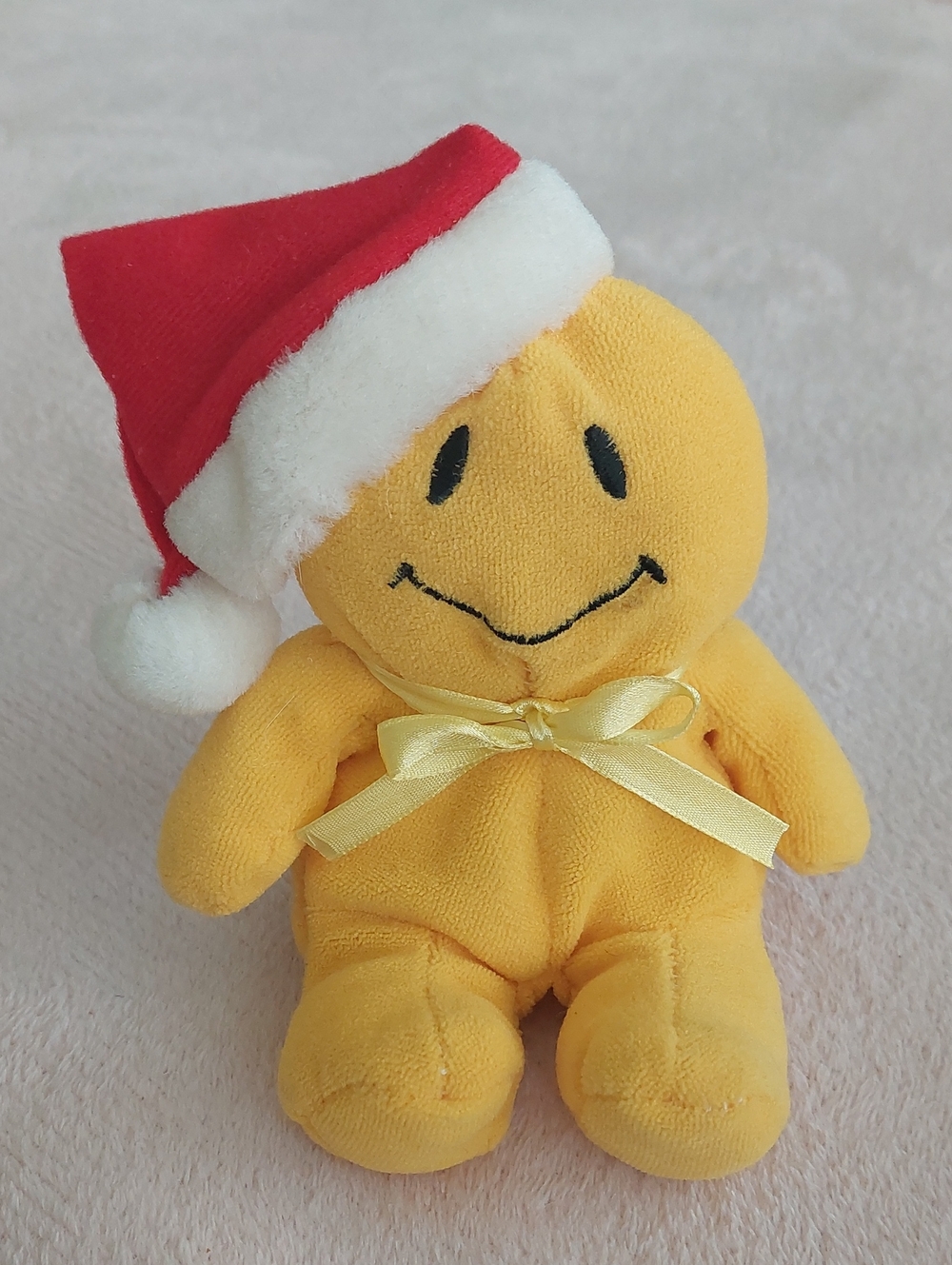 Shanghai Elcee Toys Plush Beanbag Yellow SMILEY FACE w/ Santa Hat